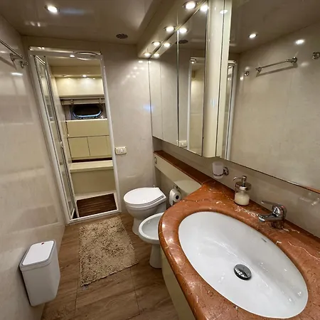 Yacht 20metros Botel Sant Adria de Besos