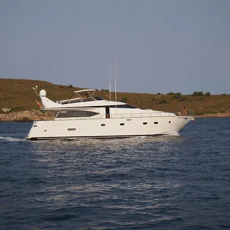 Botel Yacht 20metros *