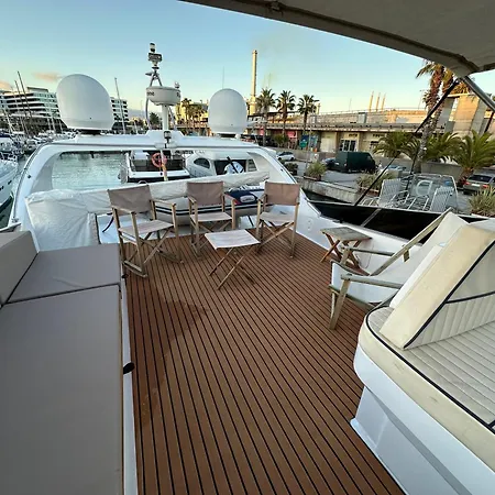 Yacht 20metros Botel