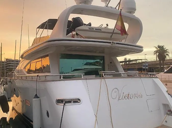 Botel Yacht 20metros *