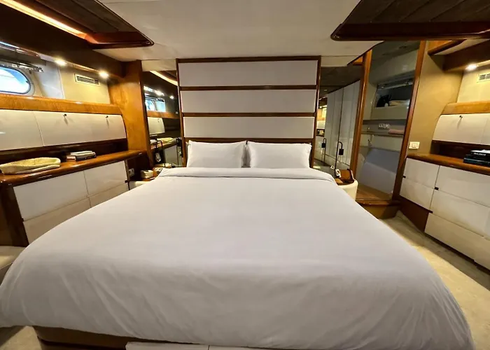 Botel Yacht 20metros
